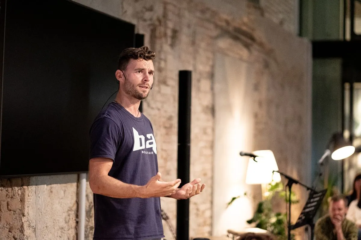 Tobi Deckert speaking at FuckUp Night Salzburg